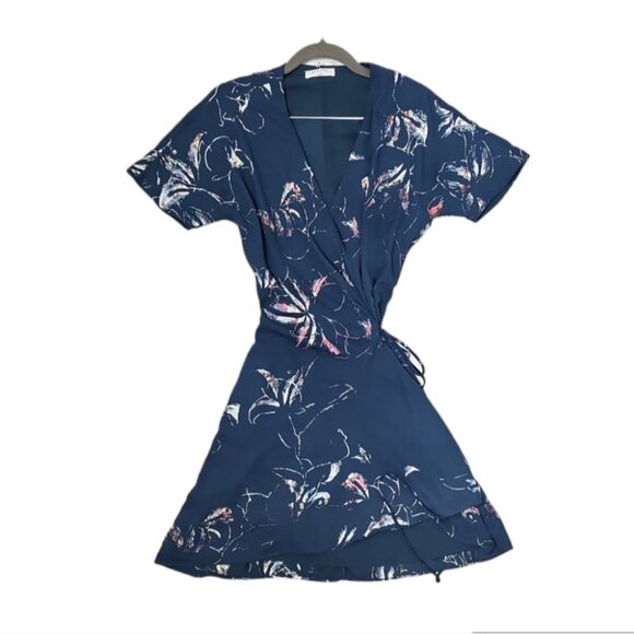 Aritzia Babaton Wallace Wrap Dress Floral Flowy XS - Picture 3 of 12